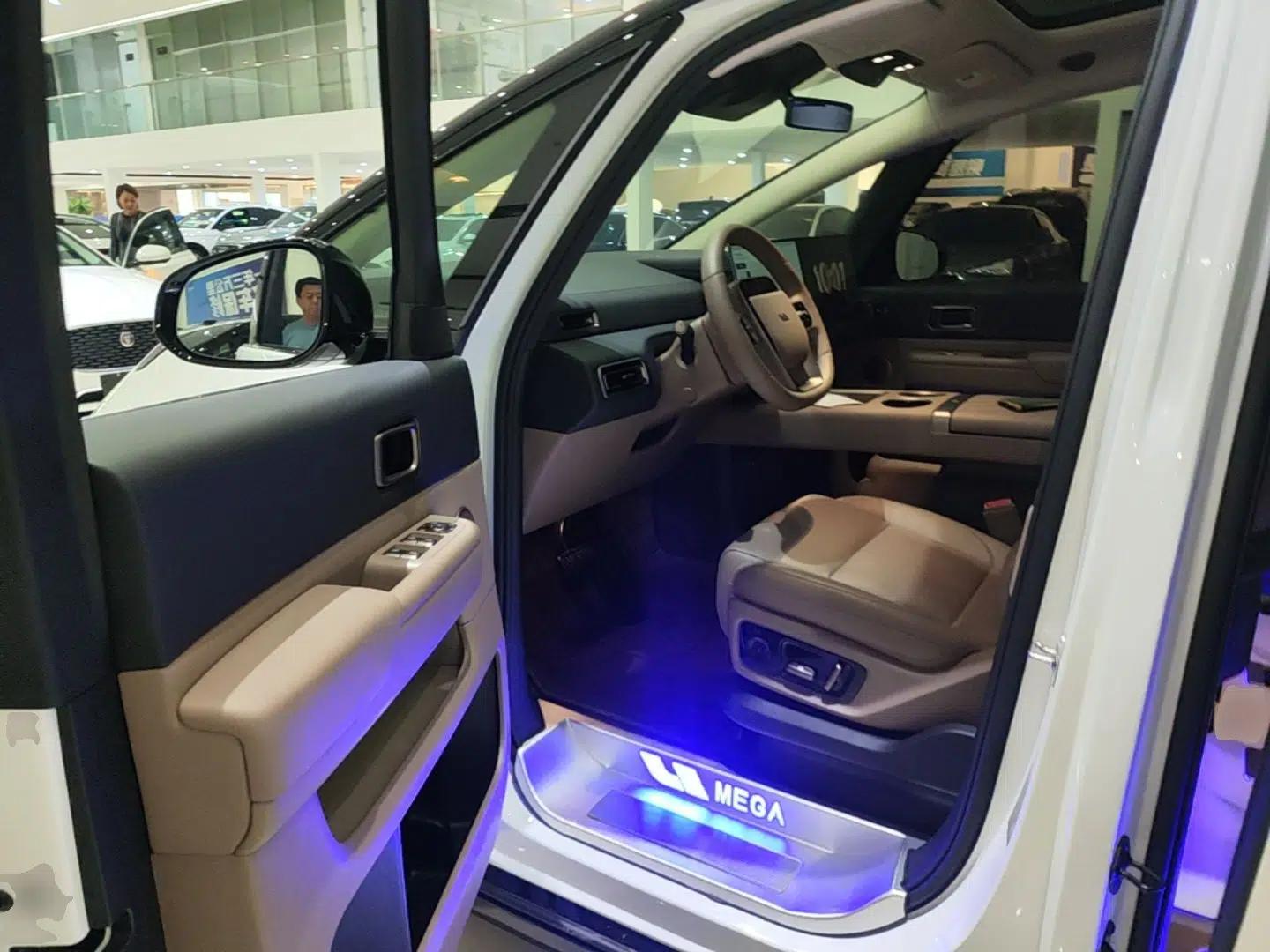 Li Auto MEGA 2025 Home Family Special Edition — миниатюра 23