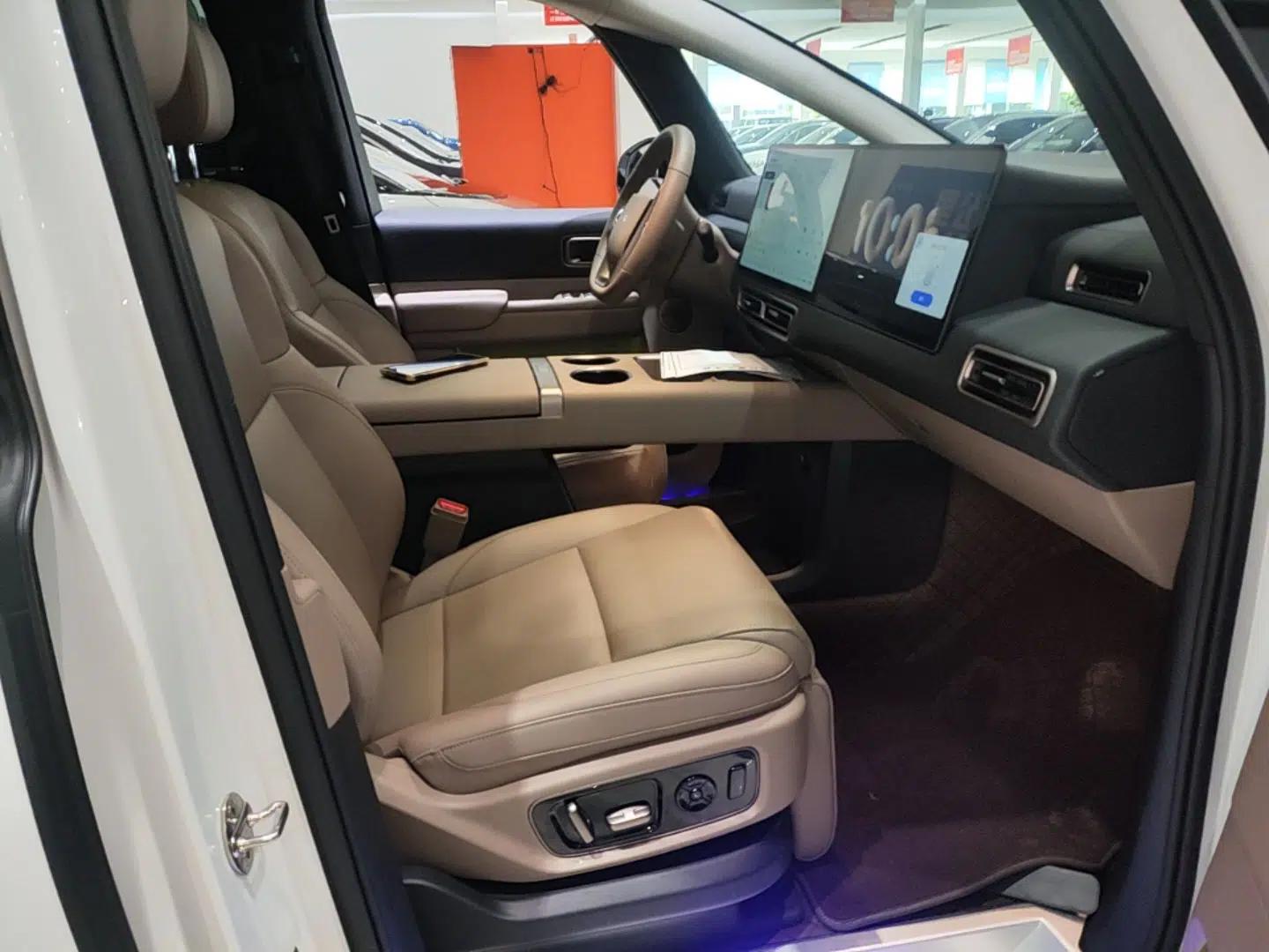 Li Auto MEGA 2025 Home Family Special Edition — миниатюра 24