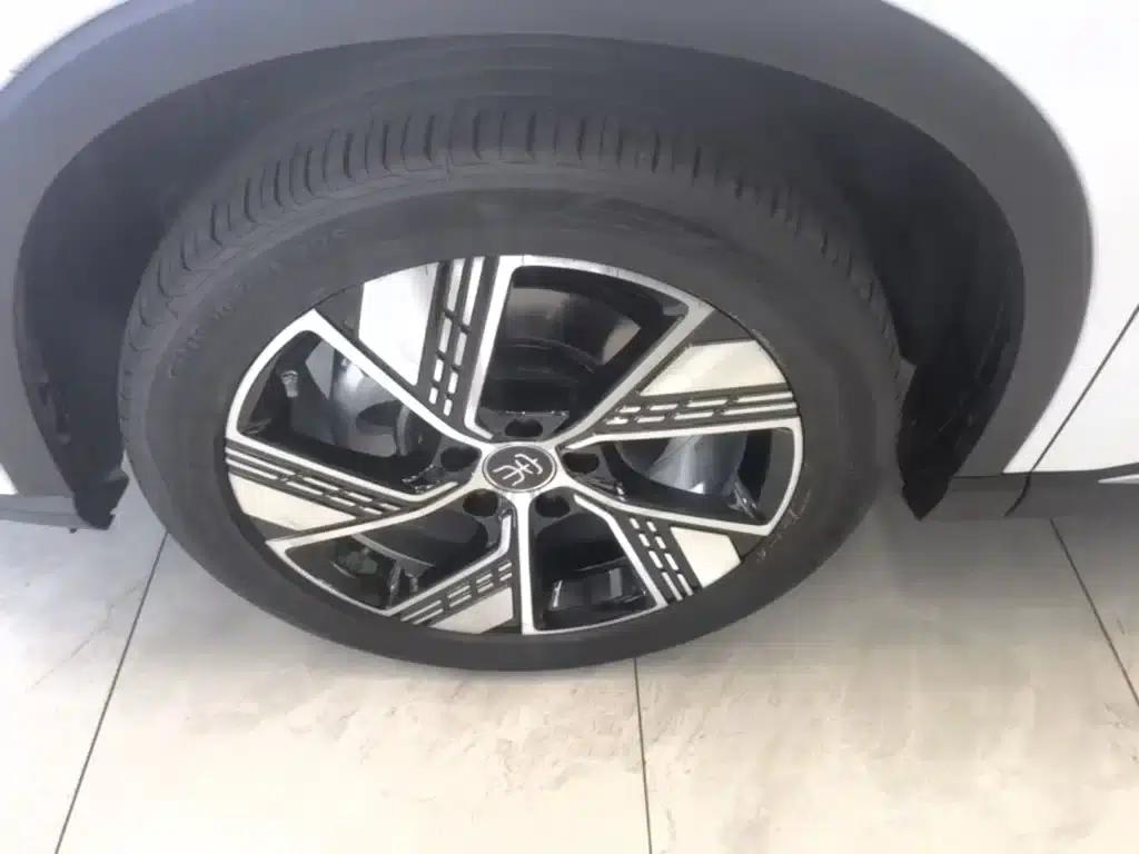 Song Pro New Energy 2024 Glory Edition DM-i 110KM Excellent Model — миниатюра 23