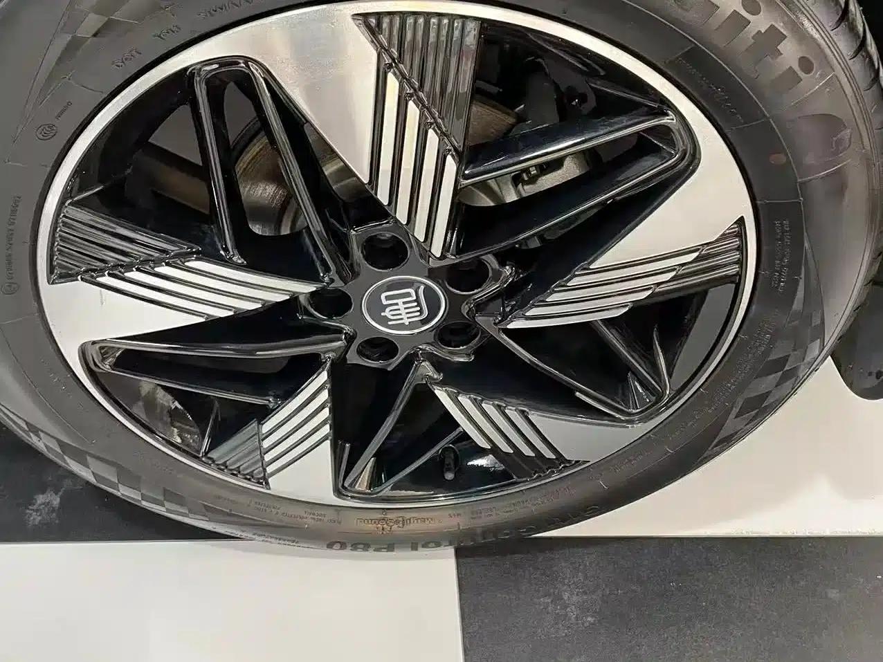 Tang New Energy 2023 DM-i Champion Edition 112KM Deluxe Model — миниатюра 11