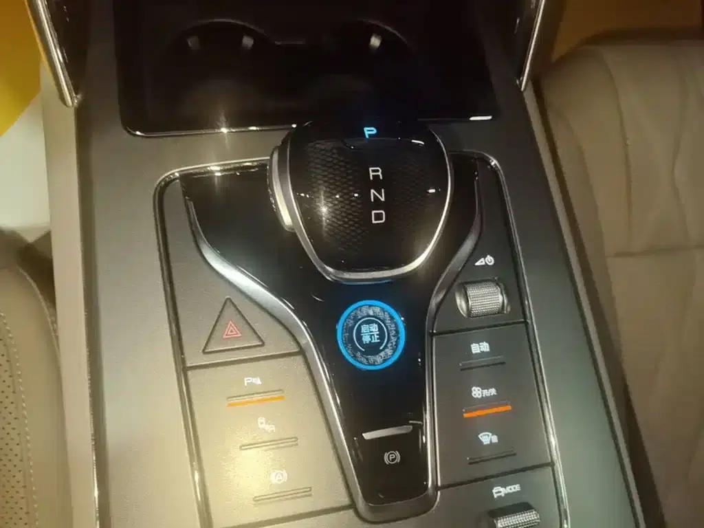 Tang New Energy 2025 DM-i 115KM Premium Edition — миниатюра 14