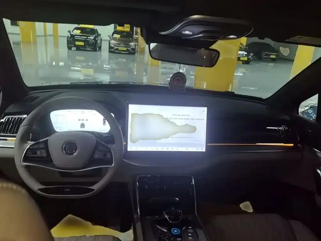 Tang New Energy 2025 DM-i 115KM Premium Edition — миниатюра 10