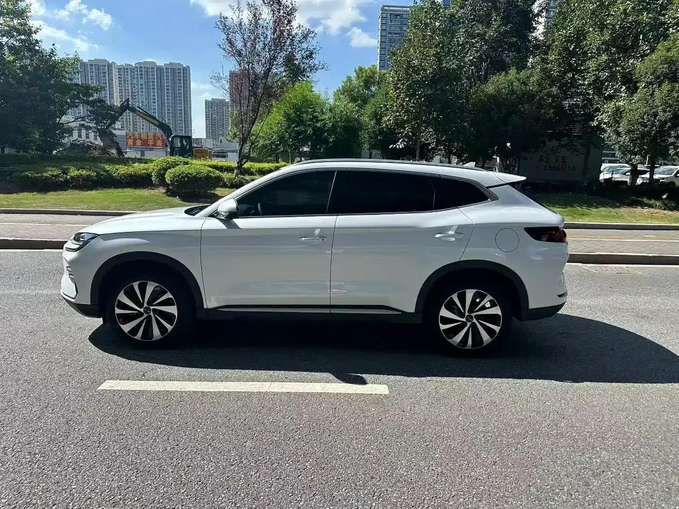 Song PLUS New Energy 2024 Glory Edition EV 520km Premium Model — миниатюра 3