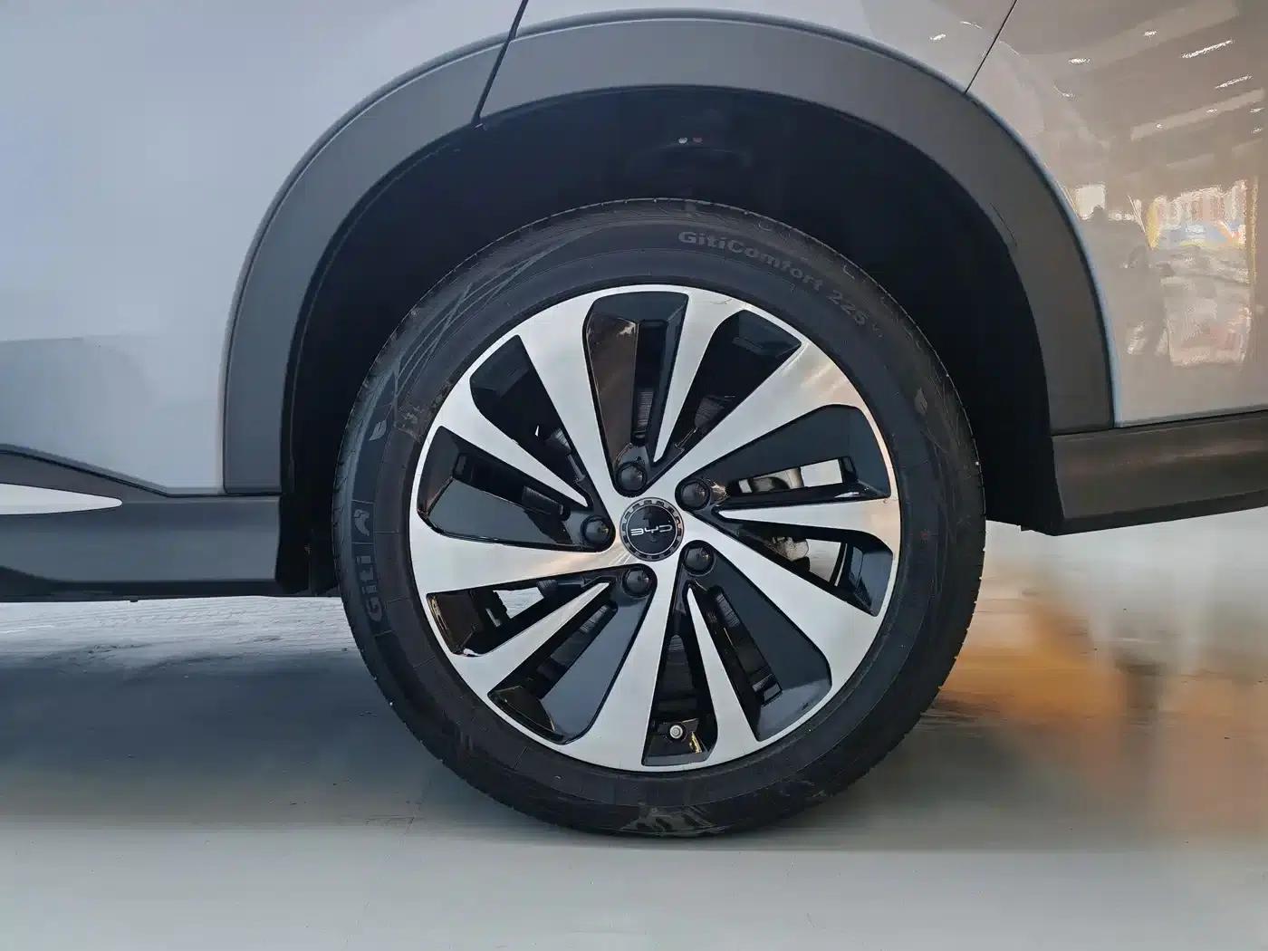 Song PLUS New Energy 2024 Glory Edition EV 520km Luxury Model — миниатюра 10