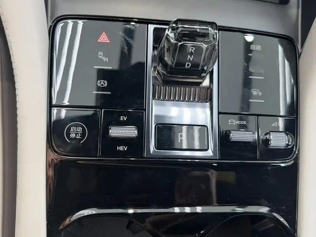 Song PLUS New Energy 2025 DM-i 160KM Flagship Edition — миниатюра 5