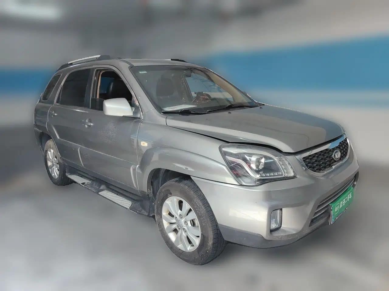 Kia Sportage 2013 2.0L Manual Two-Wheel Drive GL Trim — миниатюра 3