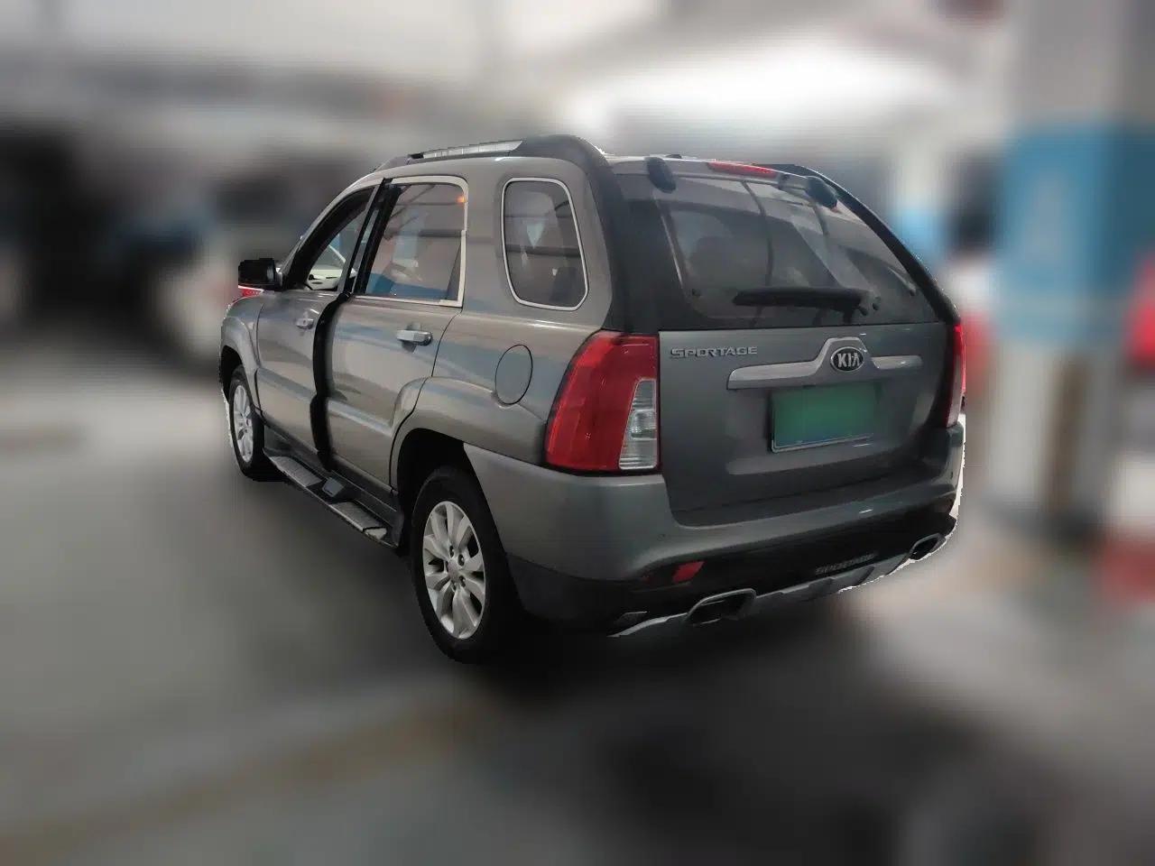 Kia Sportage 2013 2.0L Manual Two-Wheel Drive GL Trim — миниатюра 4