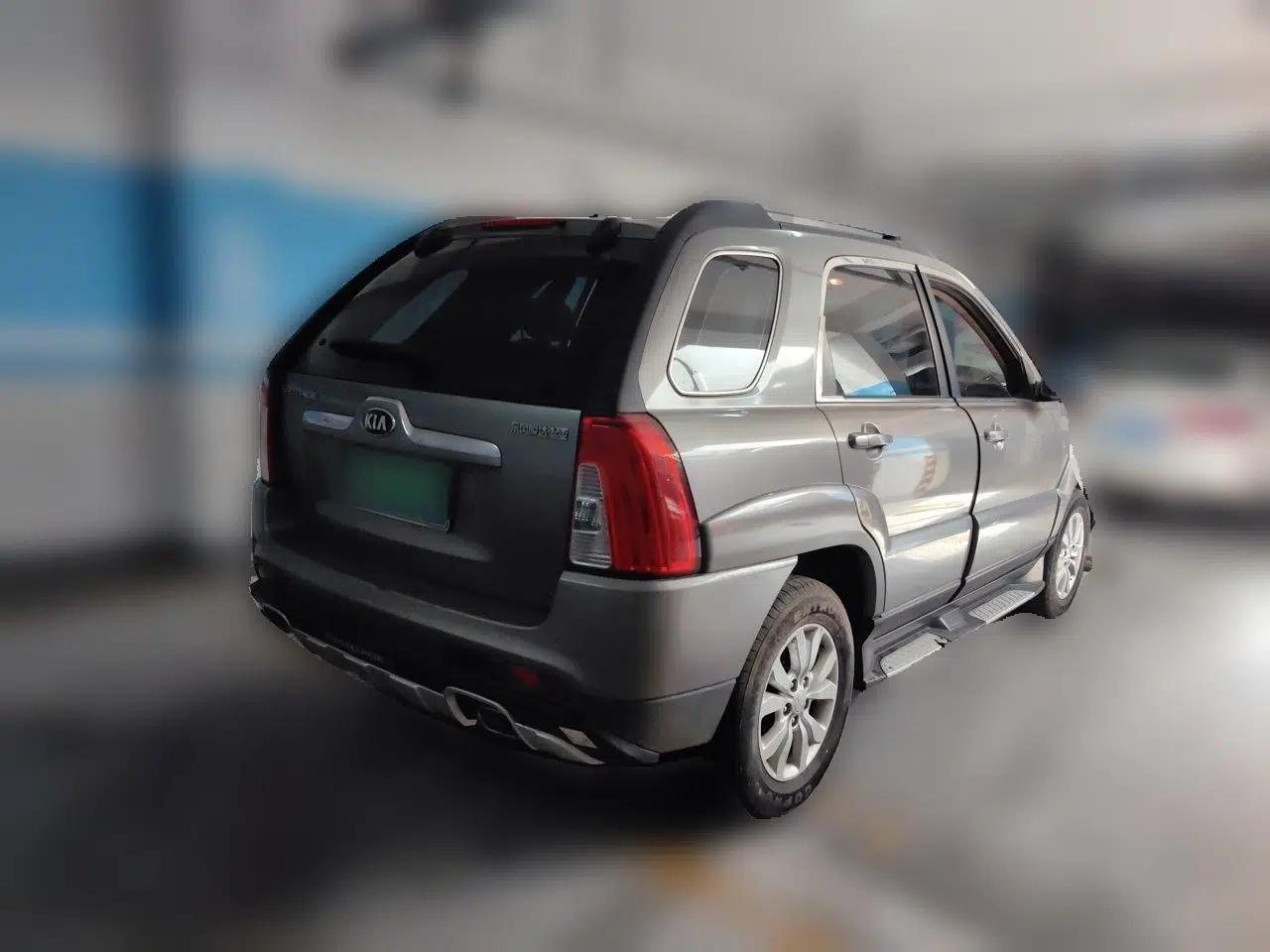 Kia Sportage 2013 2.0L Manual Two-Wheel Drive GL Trim — миниатюра 6