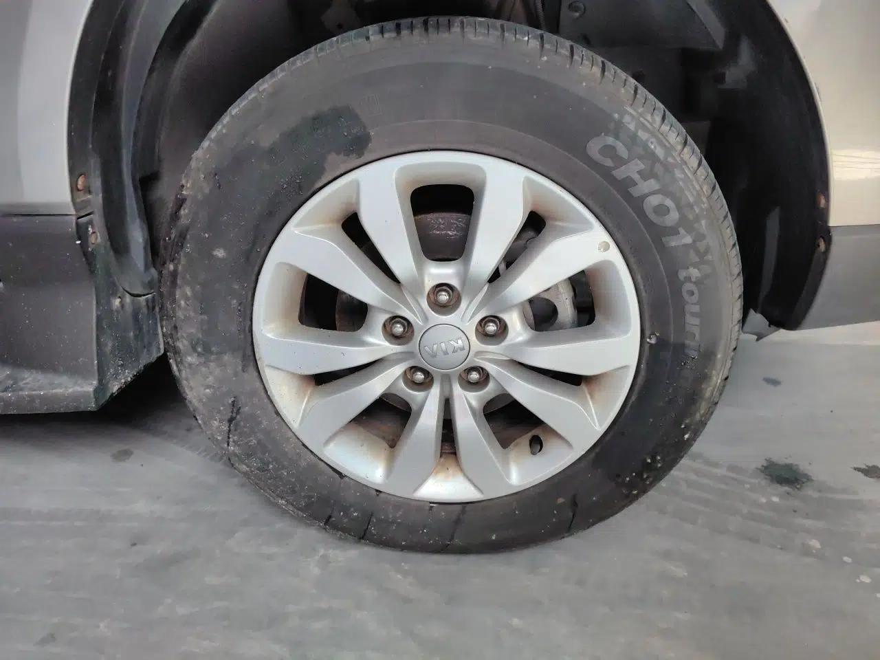Kia Sportage 2013 2.0L Manual Two-Wheel Drive GL Trim — миниатюра 8