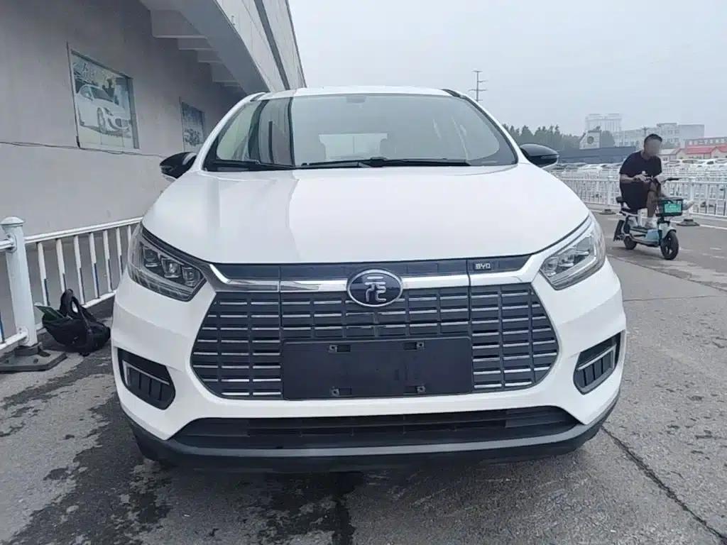 Yuan New Energy 2019 EV360 Smart Connected Comfort Edition — миниатюра 3