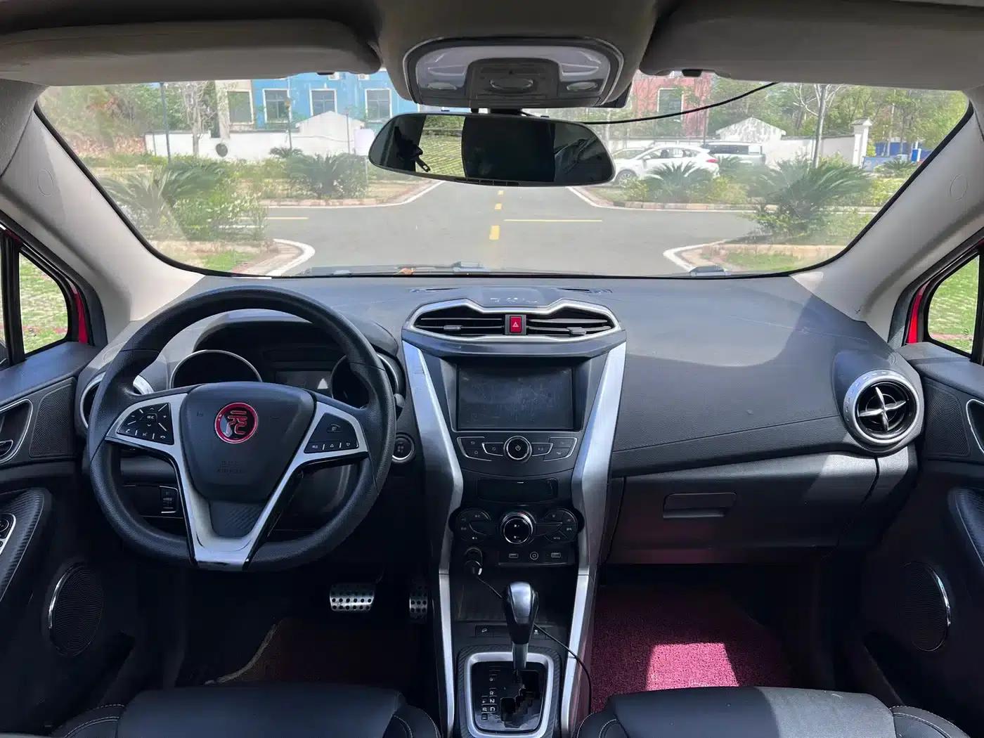 2017 Yuan 1.5L Automatic Cool Connected Edition — миниатюра 8