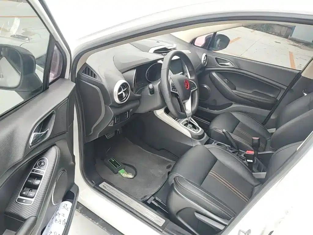 2017 Yuan 1.5L Automatic Cool Connected Edition — миниатюра 16