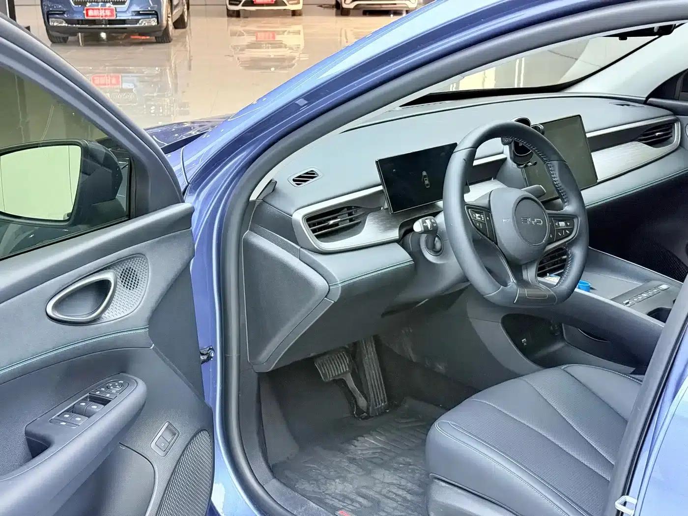 Seal 05 DM-i 2026 Model DM-i 210KM Premium — миниатюра 4