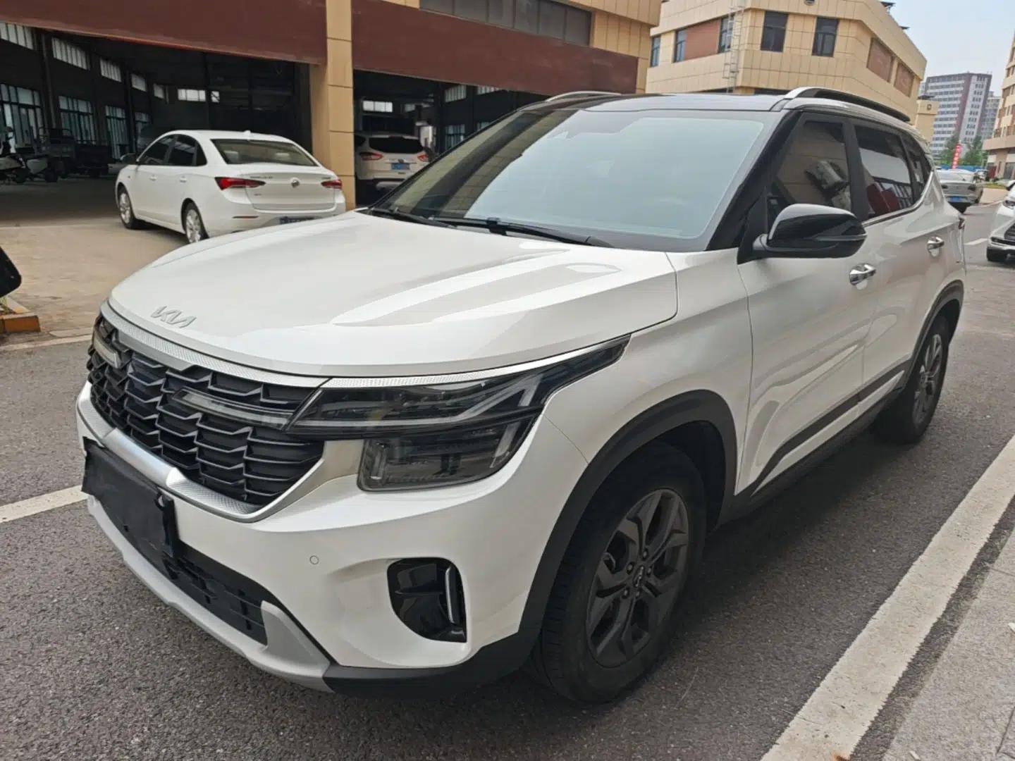 Kia Seltos 2023 1.5L CVT Luxury Edition — миниатюра 1