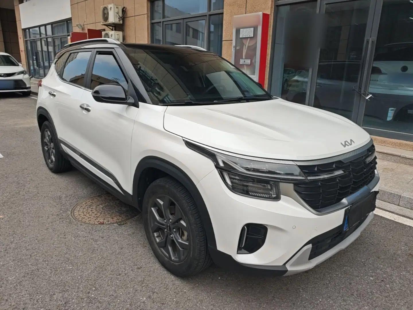 Kia Seltos 2023 1.5L CVT Luxury Edition — миниатюра 3