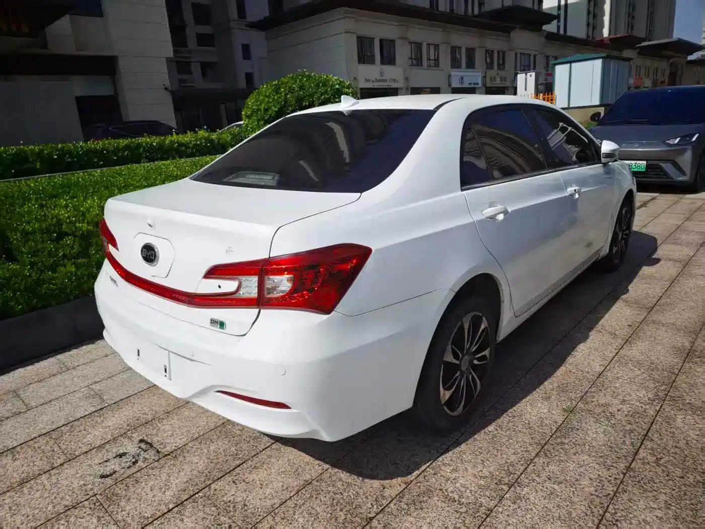 Qin New Energy 2015 1.5T Dual Crown Flagship Edition — миниатюра 3