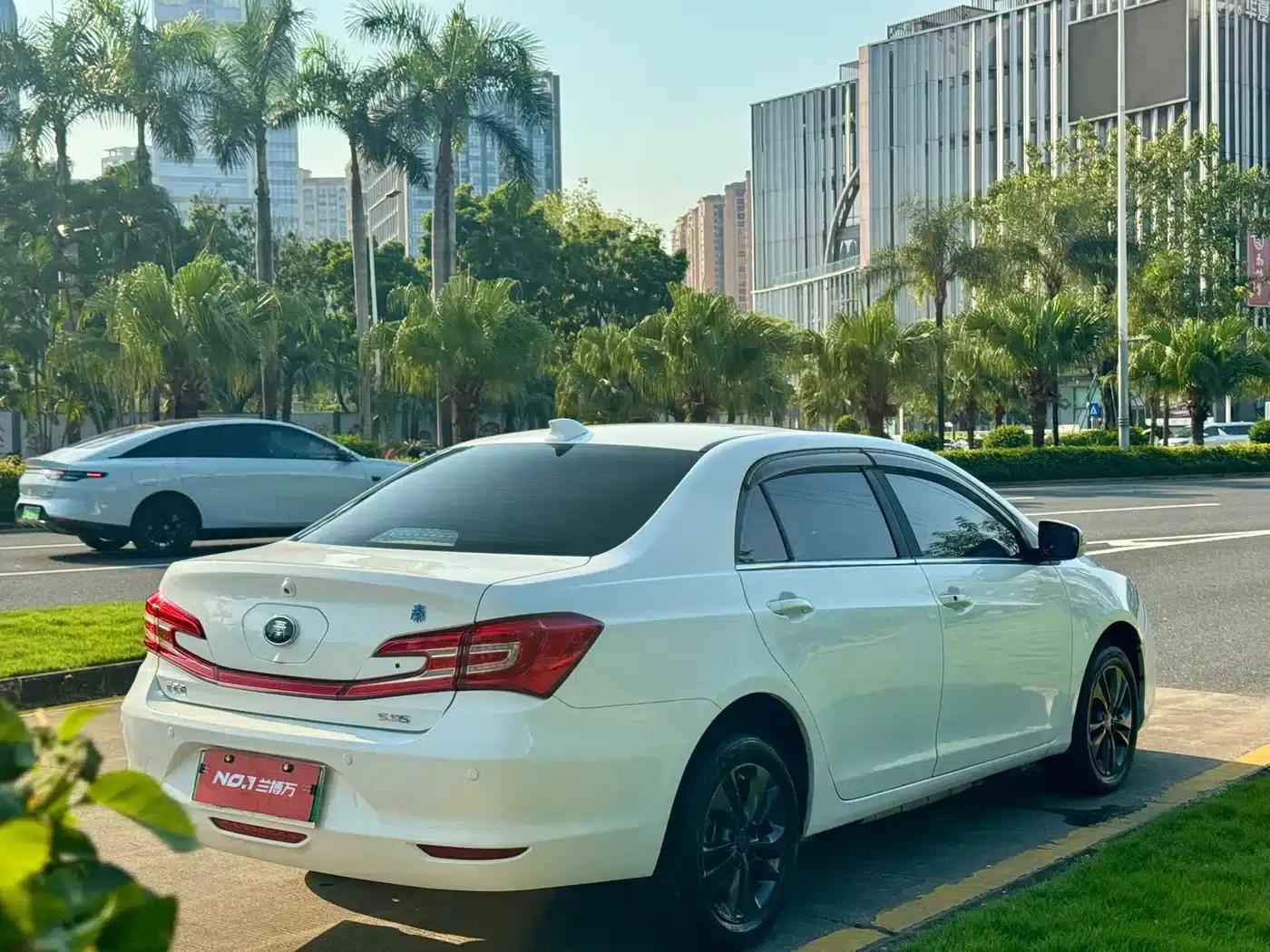 Qin New Energy 2017 1.5T Premium Edition — миниатюра 9
