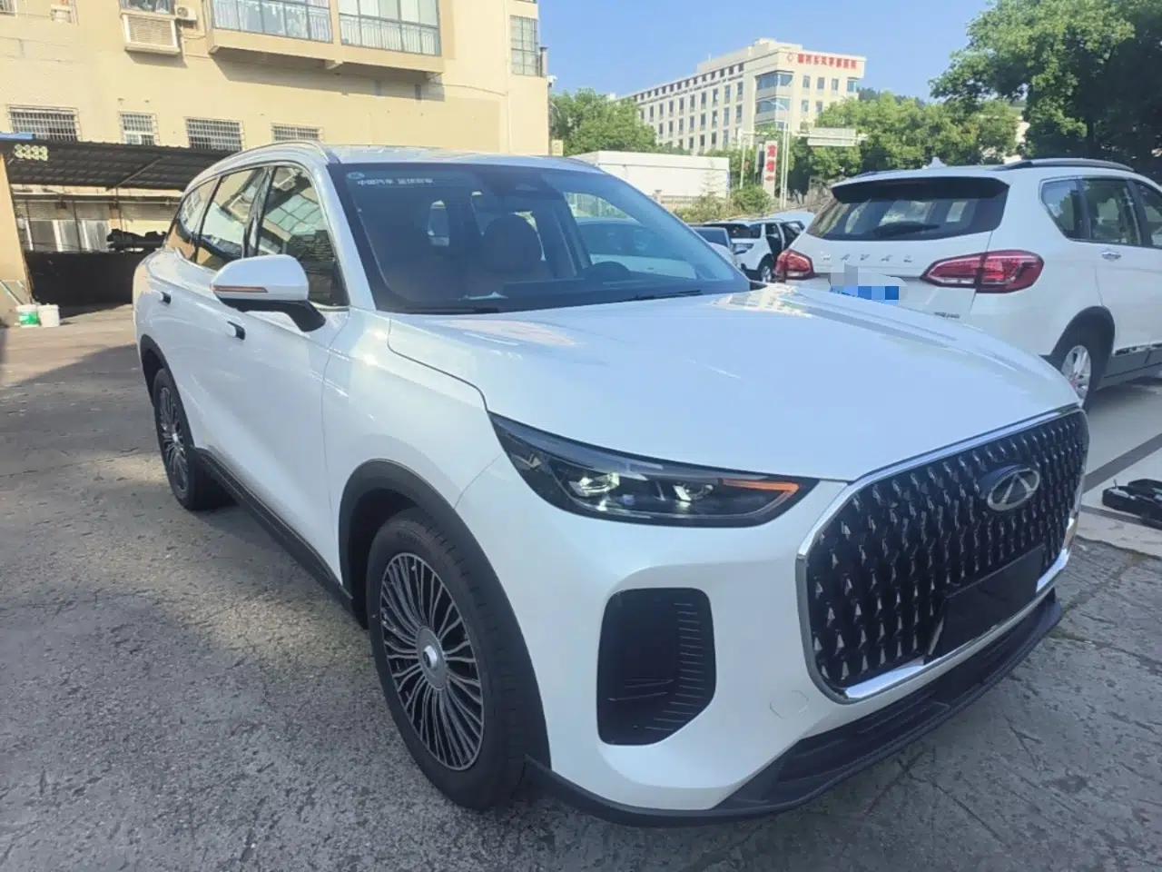 Chery Tiggo 8 L 2024 2.0T Two-Wheel Drive Luxury Edition 5 Seats — миниатюра 3