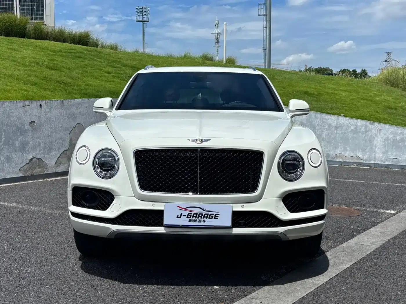 Bentayga 2018 4.0T V8 — миниатюра 1
