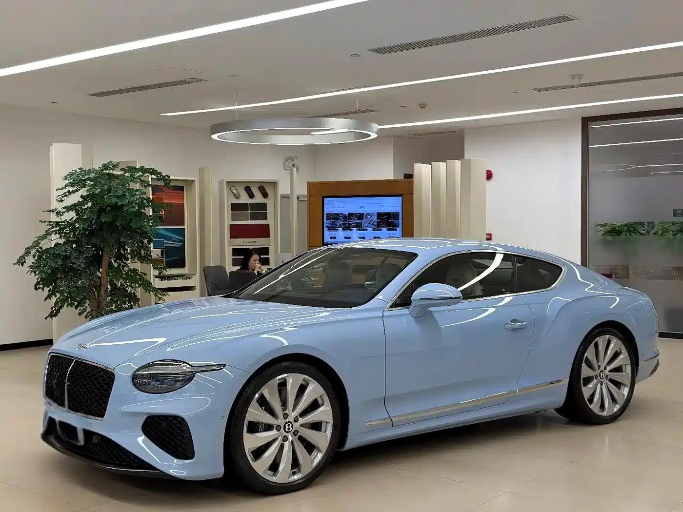 2026 Continental Plug-in Hybrid GT Base Model — миниатюра 1