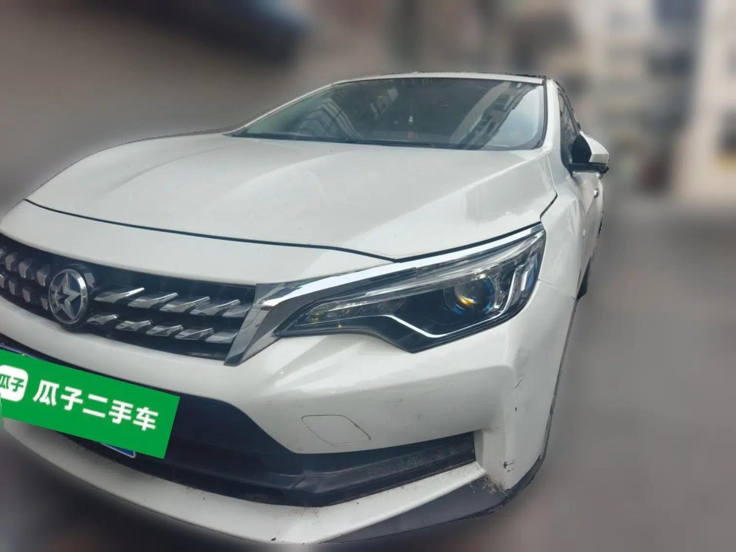 Venucia D60 2019 100 000 Glory 1.6L Entry Manual ChenShang Edition China VI — миниатюра 2