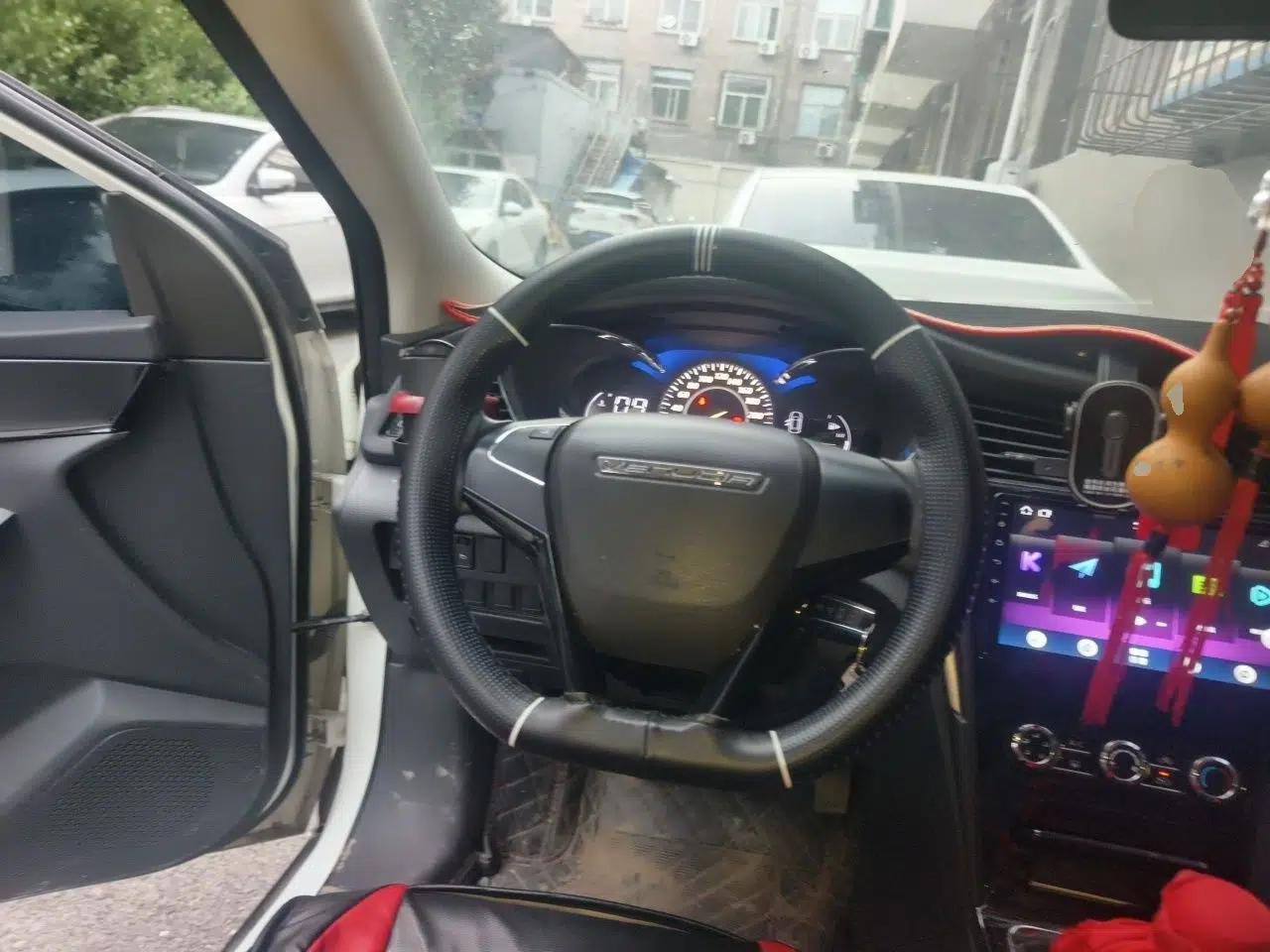 Venucia D60 2019 100 000 Glory 1.6L Entry Manual ChenShang Edition China VI — миниатюра 10