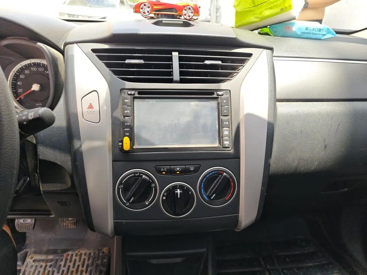 Venucia R50X 2013 1.6L Manual Model — миниатюра 13