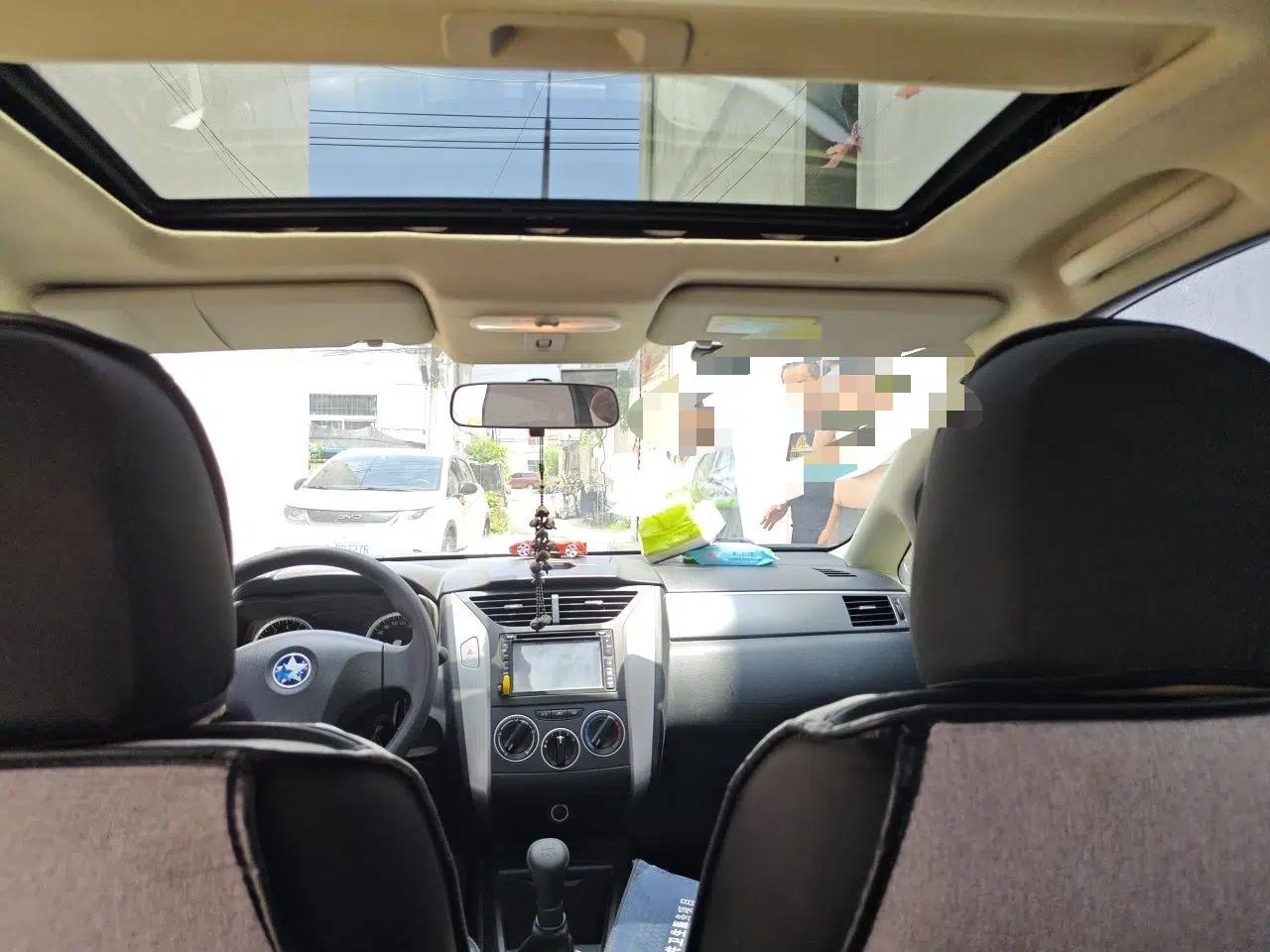Venucia R50X 2013 1.6L Manual Model — миниатюра 18