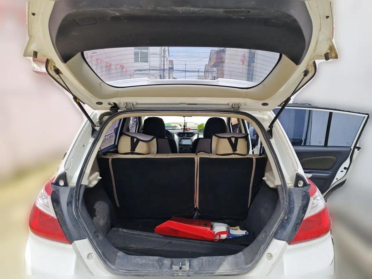 Venucia R50X 2013 1.6L Manual Model — миниатюра 19