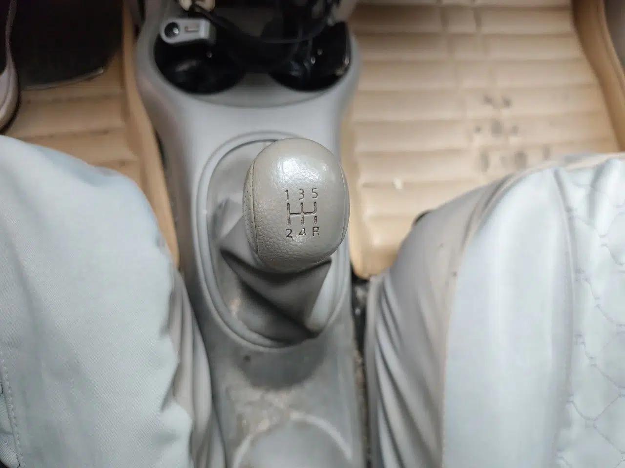 Nissan Sunny 2015 1.5XE Manual Comfort Edition — миниатюра 14