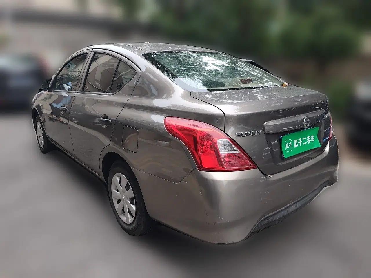 Nissan Sunny 2015 1.5XE Manual Comfort Edition — миниатюра 4