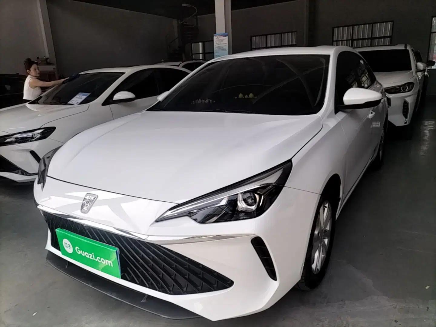 Roewe i5 2023 1.5L CVT Luxury Edition — миниатюра 1