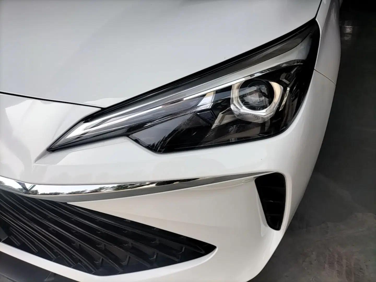 Roewe i5 2023 1.5L CVT Luxury Edition — миниатюра 8