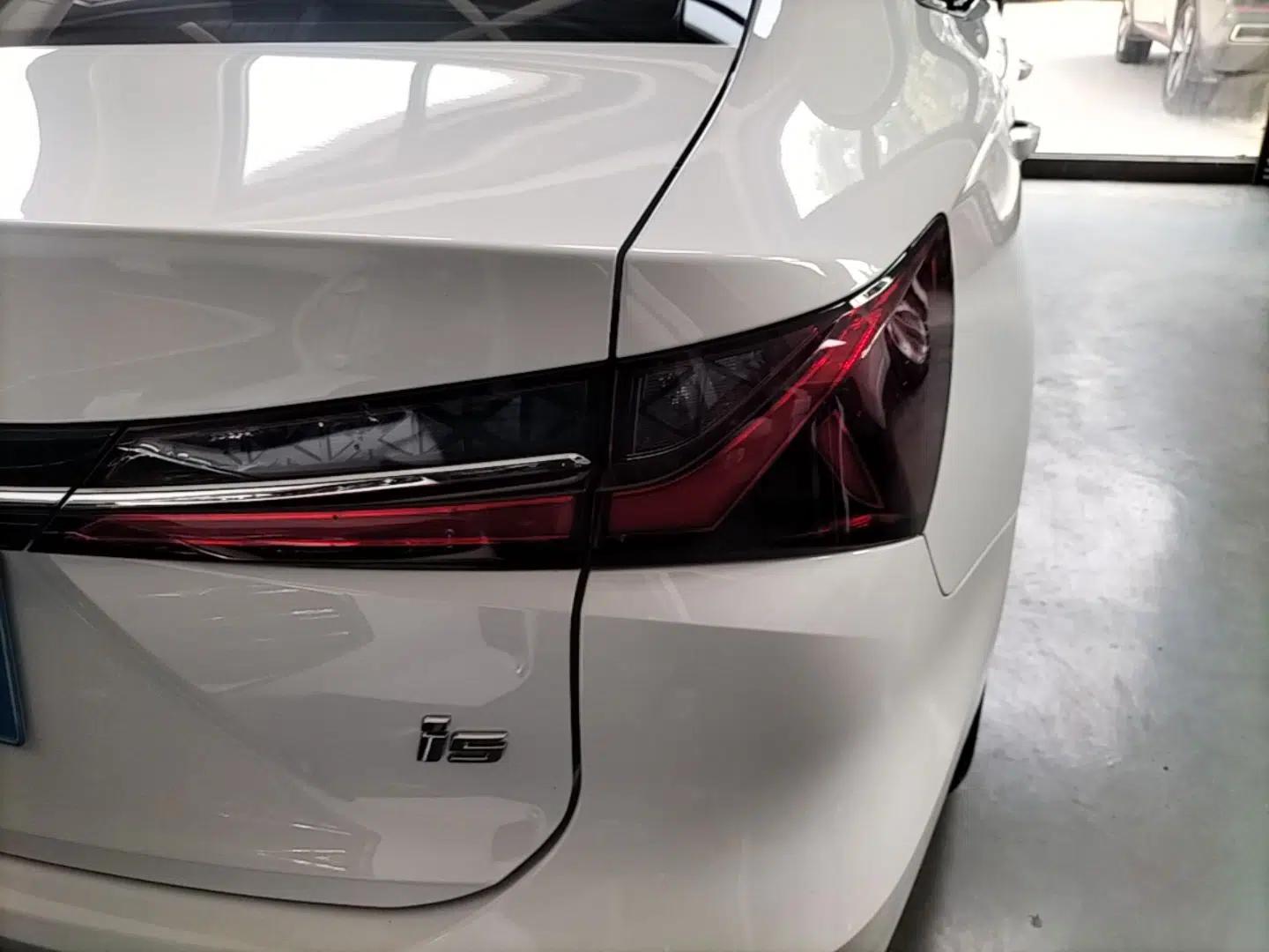 Roewe i5 2023 1.5L CVT Luxury Edition — миниатюра 9