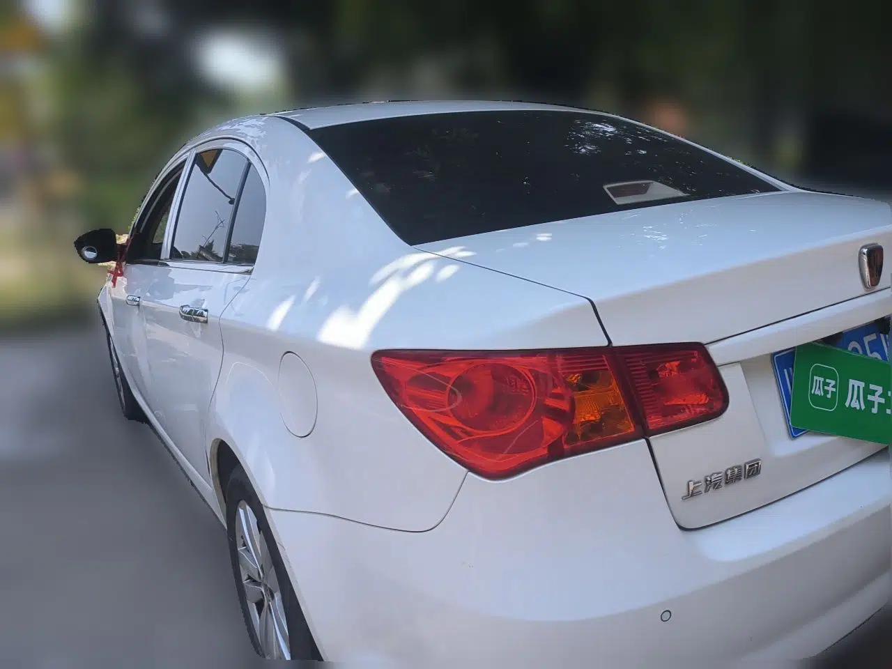 Roewe 350 2015 1.5L Automatic Luxury Sunroof Edition — миниатюра 4