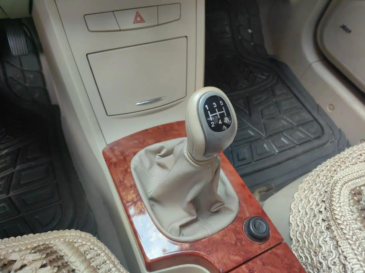 Roewe 350 2010 350C 1.5L Manual Xunzhi Edition — миниатюра 14