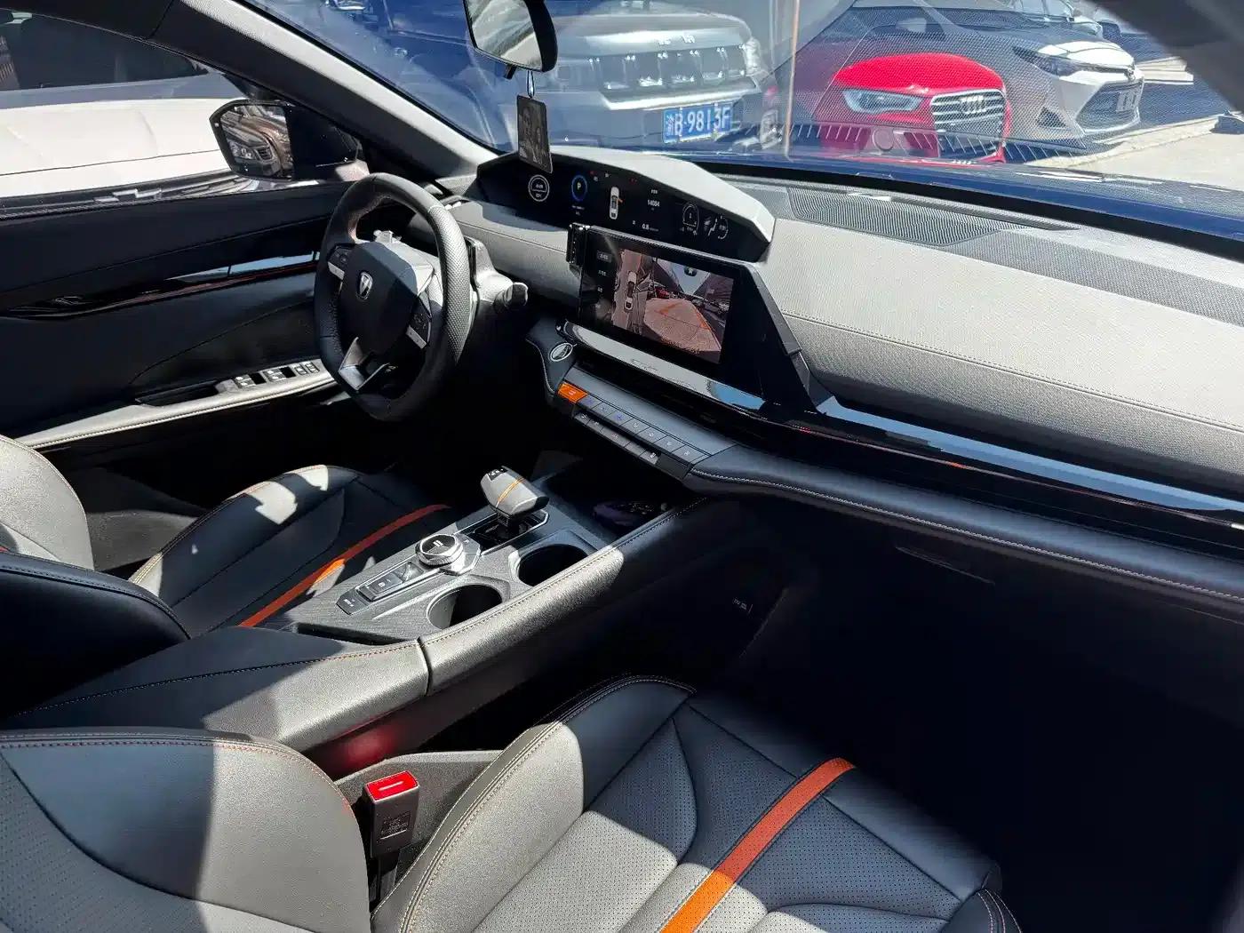 Changan UNI-V 2024 1.5T Premium Edition — миниатюра 12