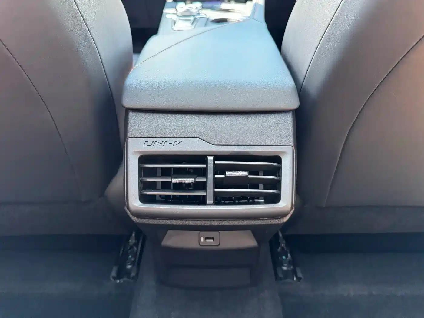 Changan UNI-V 2024 1.5T Premium Edition — миниатюра 15