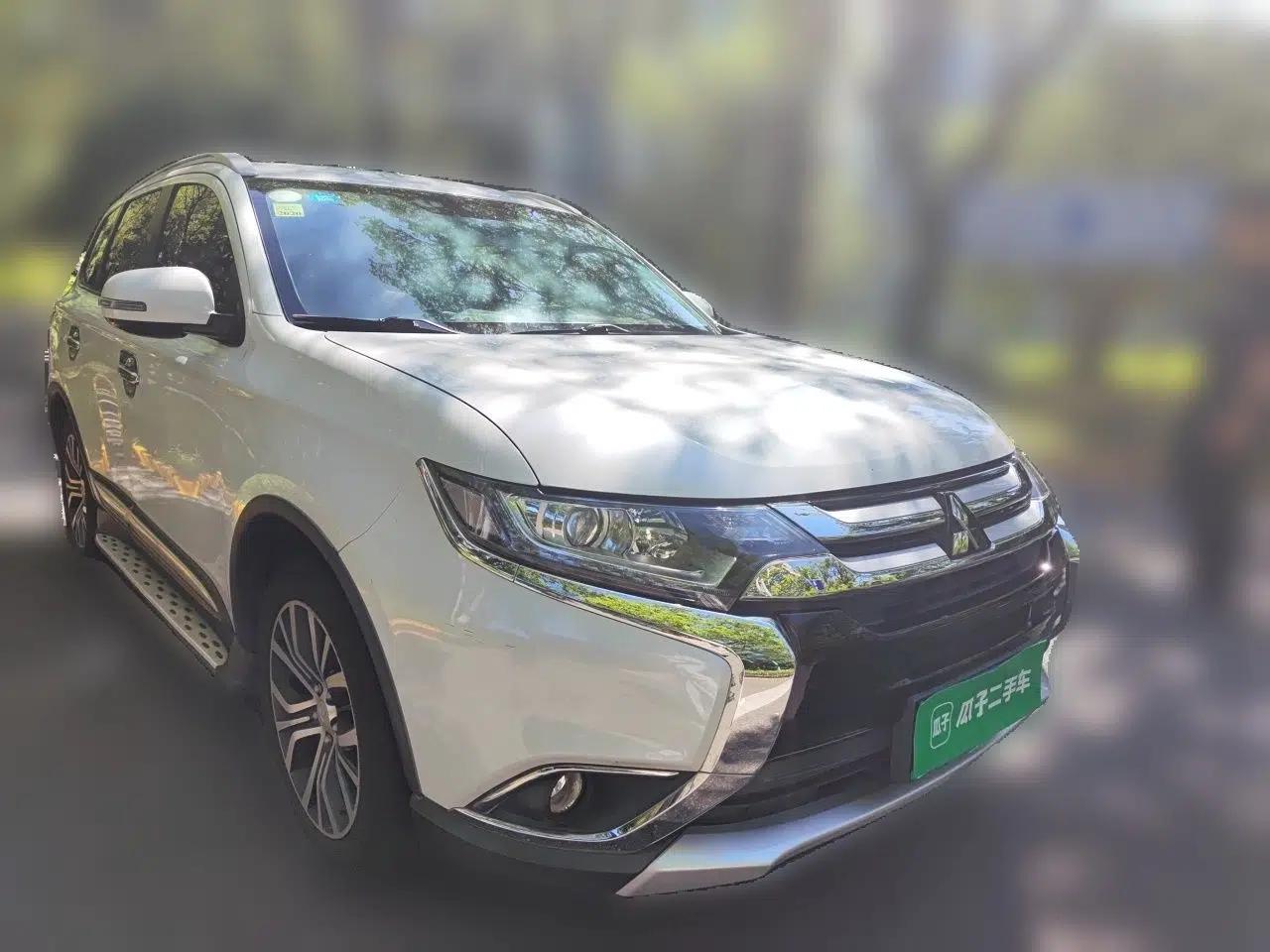 Mitsubishi Outlander 2018 2.0L Two-Wheel Drive Glory Edition 5 Seats — миниатюра 3