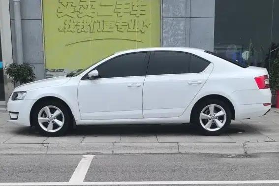 Octavia 2015 1.6L Automatic Elegance Edition — миниатюра 3