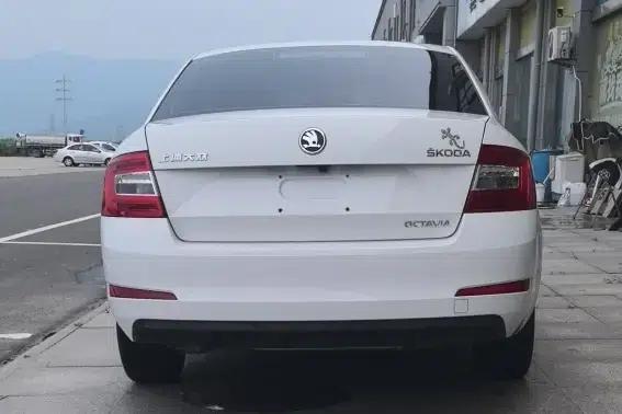 Octavia 2015 1.6L Automatic Elegance Edition — миниатюра 4