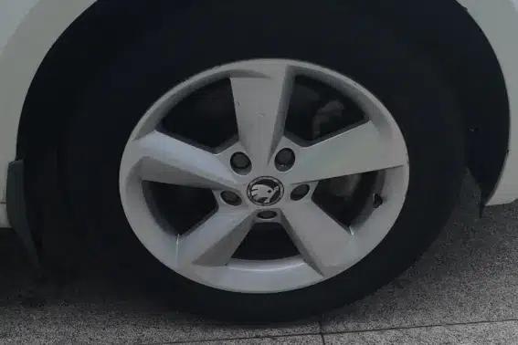 Octavia 2015 1.6L Automatic Elegance Edition — миниатюра 5
