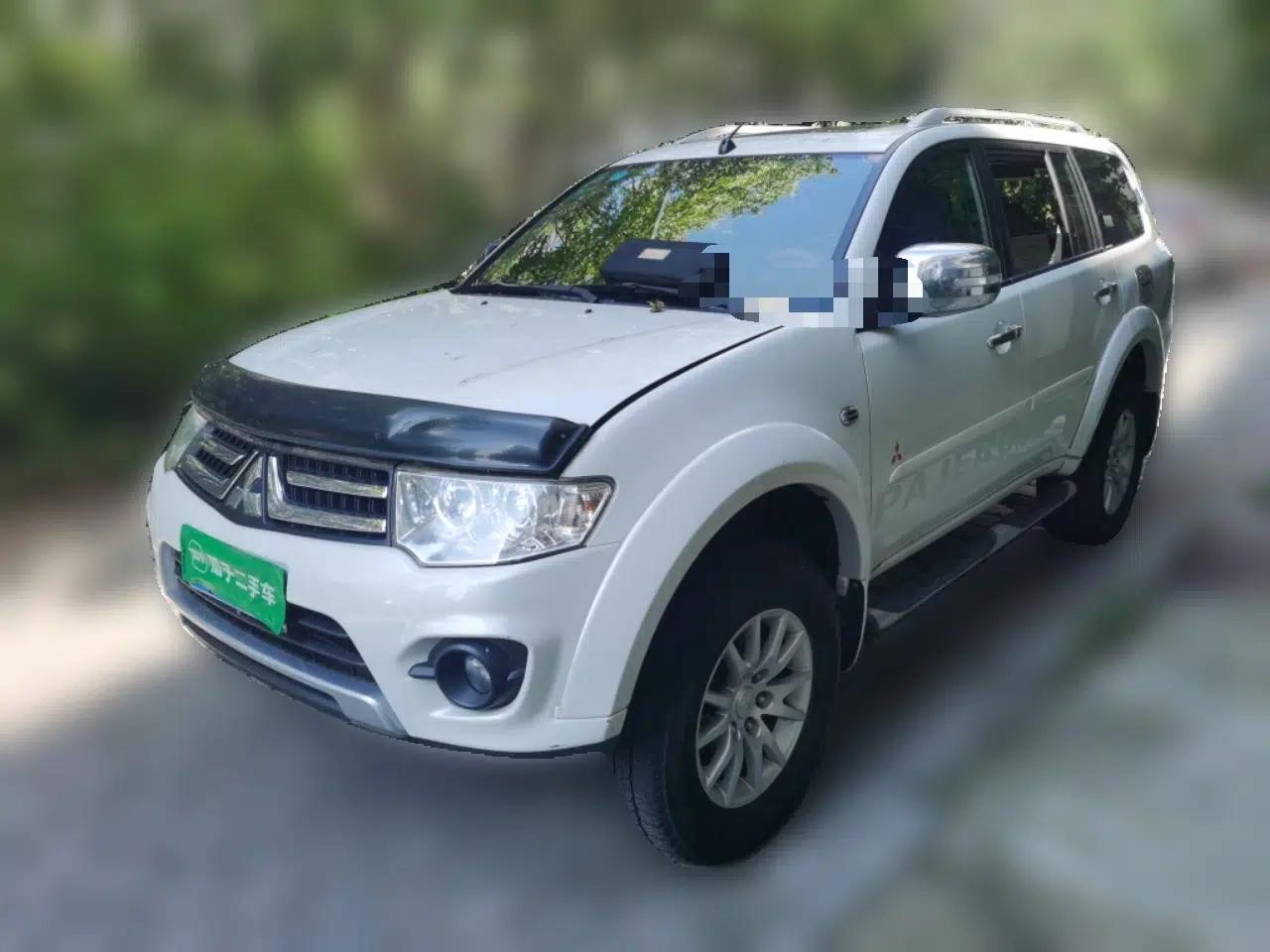 Mitsubishi Pajero Sport 2013 3.0L Automatic 4x4 Flagship Edition — миниатюра 1
