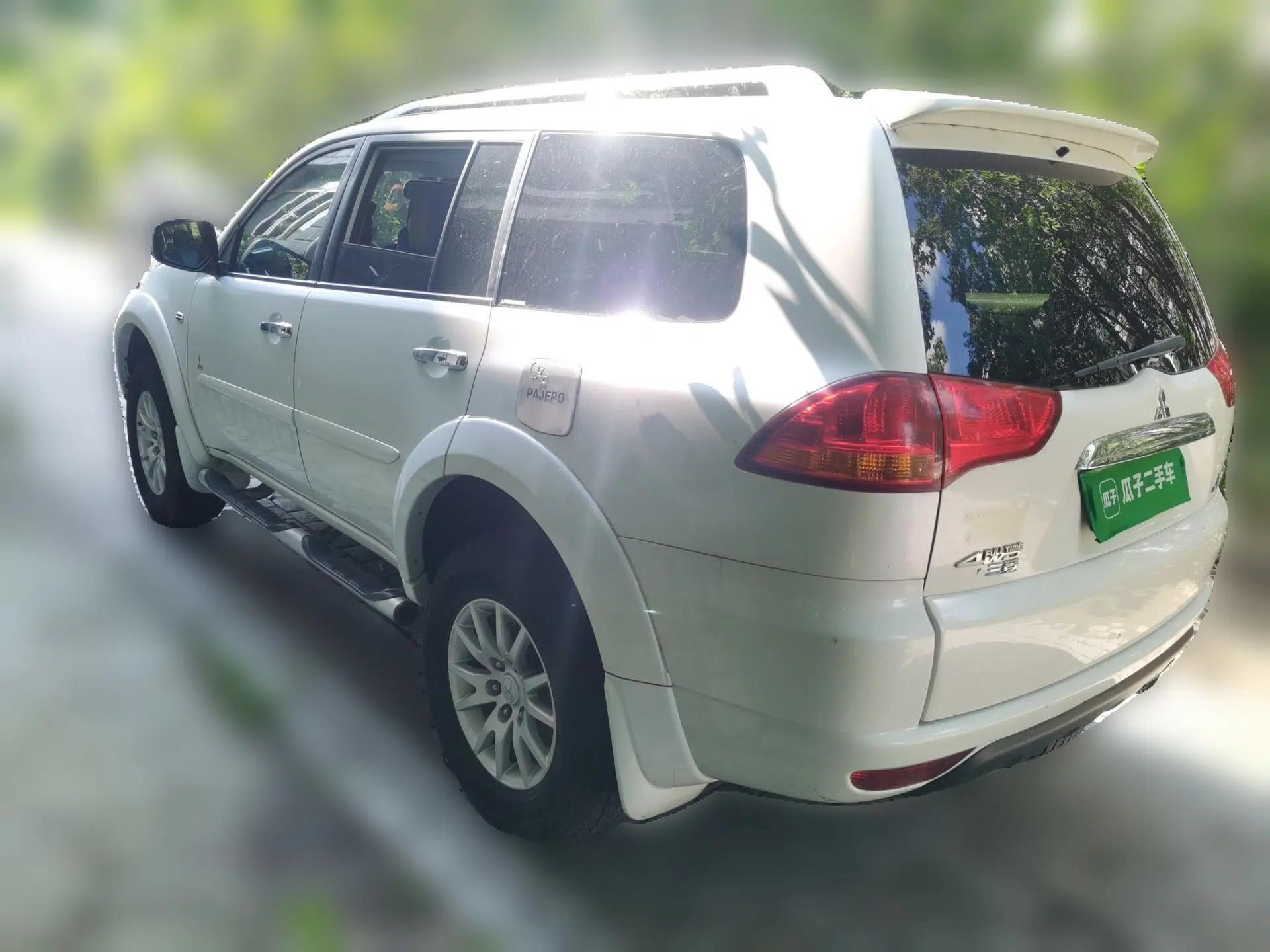 Mitsubishi Pajero Sport 2013 3.0L Automatic 4x4 Flagship Edition — миниатюра 4