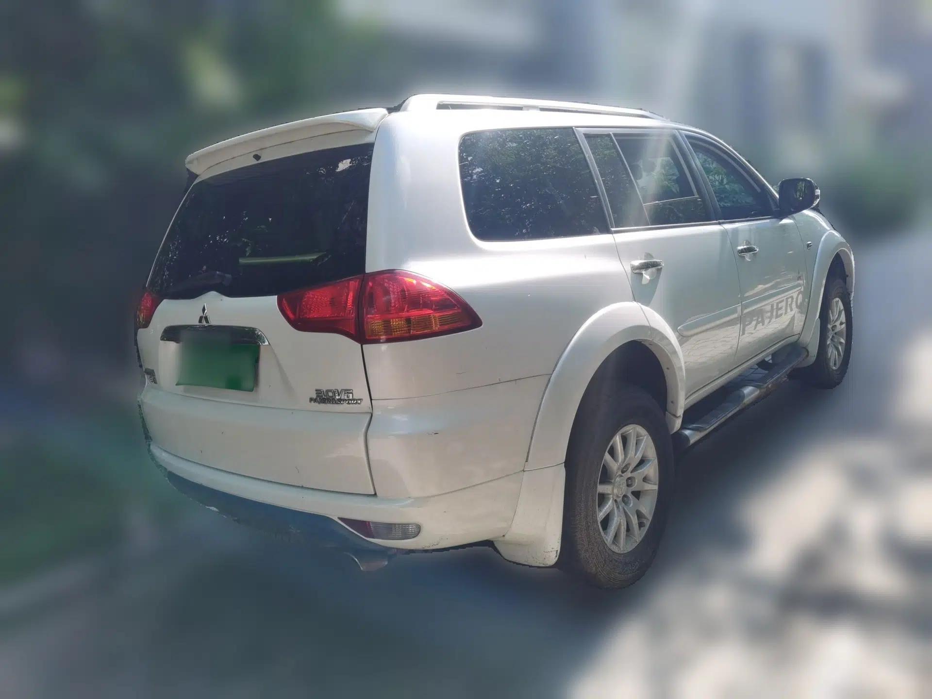 Mitsubishi Pajero Sport 2013 3.0L Automatic 4x4 Flagship Edition — миниатюра 6