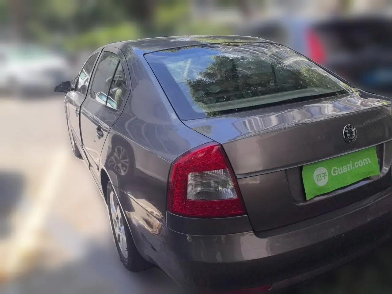Skoda Octavia 2010 1.6L Automatic Eado Edition — миниатюра 4