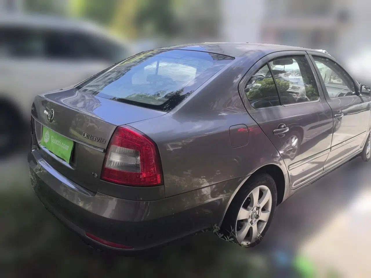 Skoda Octavia 2010 1.6L Automatic Eado Edition — миниатюра 6