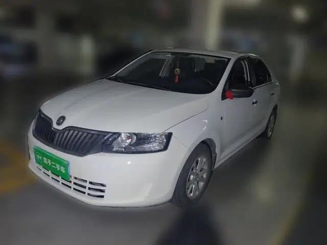 Skoda Rapid 2015 1.6L Manual Le Xuan Model