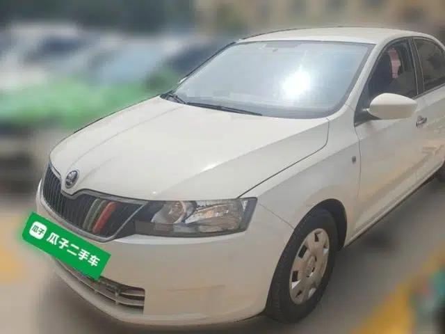 Skoda Rapid 2015 1.6L Manual Le Xuan Model