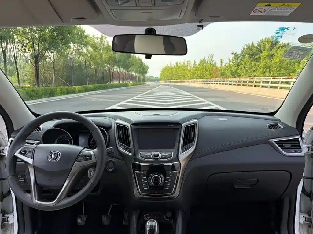 Changan CS35 2017 1.6L Manual Deluxe Edition — миниатюра 9